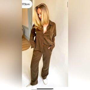 Djerf Avenue On the Go Shirt Mocha S